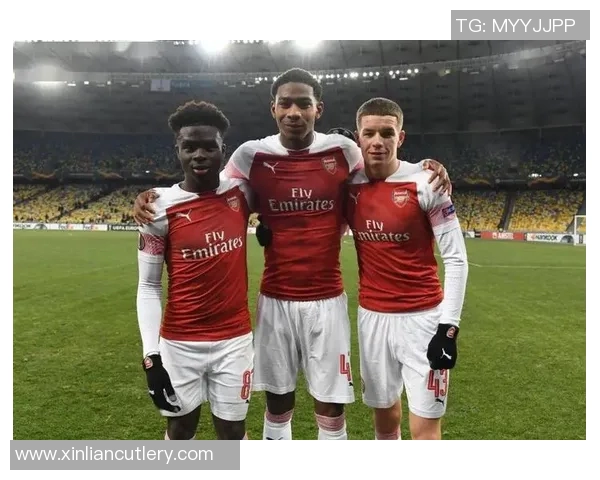 萨卡在球场上的成长之路与未来发展潜力的深度分析