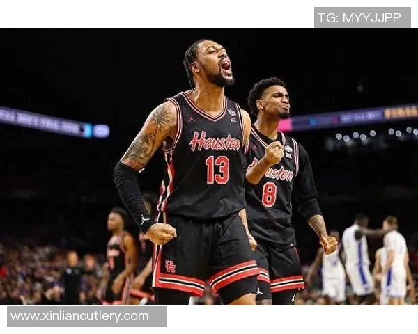 杜克大学篮球队对阵中佛罗里达大学的精彩对决分析与赛后点评