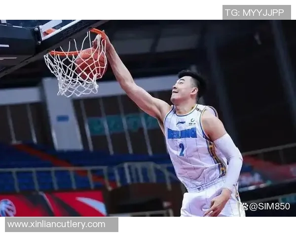 李慕豪：从青涩少年到篮球场上的璀璨明星之路